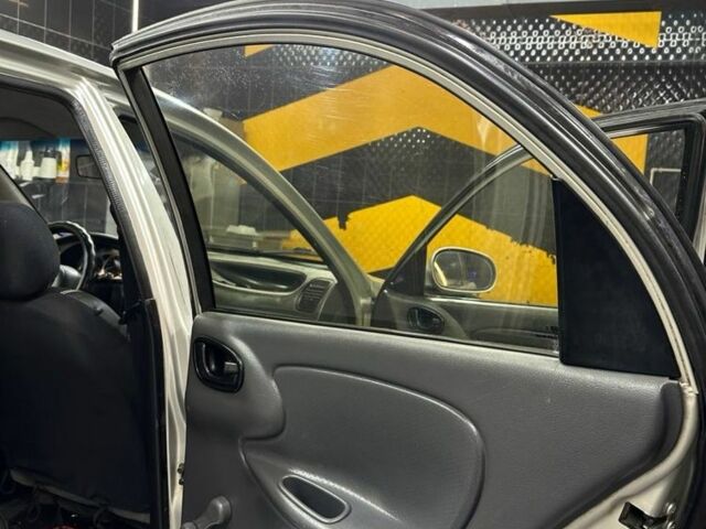 Сірий ЗАЗ Ланос, об'ємом двигуна 1.6 л та пробігом 270 тис. км за 1999 $, фото 12 на Automoto.ua