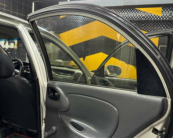 Сірий ЗАЗ Ланос, об'ємом двигуна 1.6 л та пробігом 270 тис. км за 1999 $, фото 14 на Automoto.ua