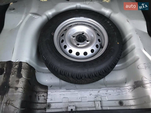 Сірий ЗАЗ Ланос, об'ємом двигуна 1.4 л та пробігом 55 тис. км за 3300 $, фото 1 на Automoto.ua