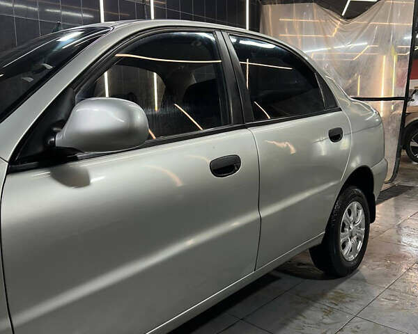 Сірий ЗАЗ Ланос, об'ємом двигуна 1.6 л та пробігом 270 тис. км за 1999 $, фото 18 на Automoto.ua