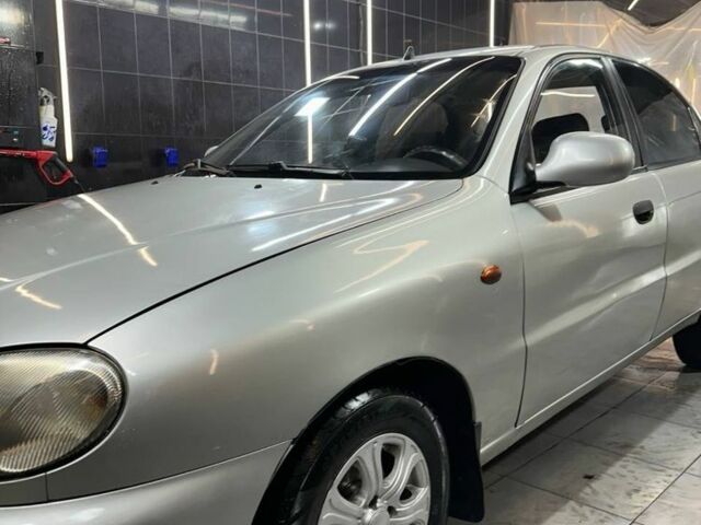 Сірий ЗАЗ Ланос, об'ємом двигуна 1.6 л та пробігом 270 тис. км за 1999 $, фото 1 на Automoto.ua