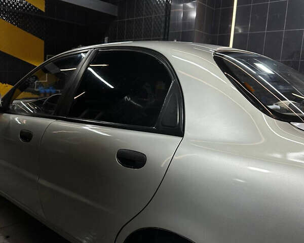 Сірий ЗАЗ Ланос, об'ємом двигуна 1.6 л та пробігом 270 тис. км за 1999 $, фото 5 на Automoto.ua