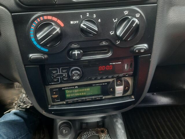 Зеленый ЗАЗ Ланос, объемом двигателя 1.4 л и пробегом 220 тыс. км за 1800 $, фото 5 на Automoto.ua