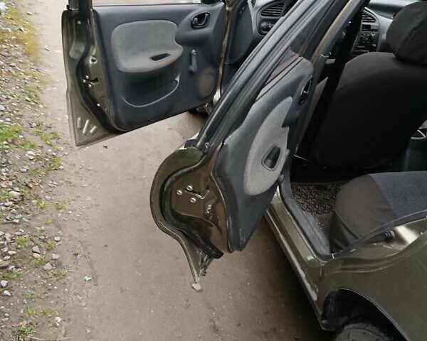 Зелений ЗАЗ Ланос, об'ємом двигуна 1.39 л та пробігом 111 тис. км за 2500 $, фото 4 на Automoto.ua