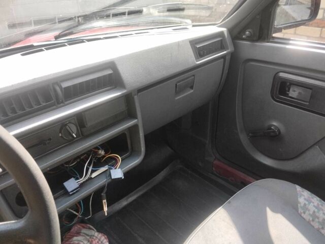 Красный ЗАЗ Нова, объемом двигателя 1.1 л и пробегом 158 тыс. км за 800 $, фото 4 на Automoto.ua