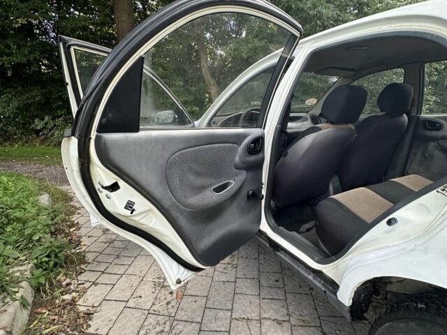 Білий ЗАЗ Sens, об'ємом двигуна 1.3 л та пробігом 290 тис. км за 1100 $, фото 9 на Automoto.ua