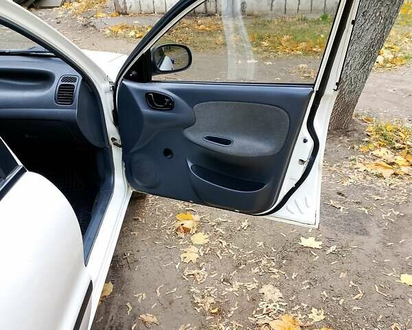 Белый ЗАЗ Сенс, объемом двигателя 1.3 л и пробегом 89 тыс. км за 1699 $, фото 22 на Automoto.ua