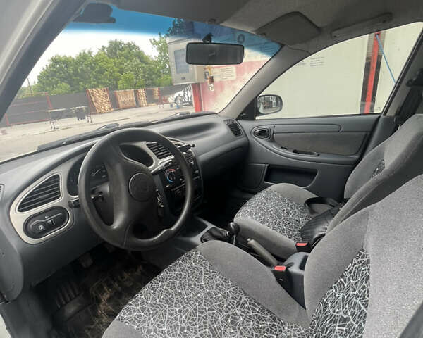 Білий ЗАЗ Sens, об'ємом двигуна 1.3 л та пробігом 125 тис. км за 2600 $, фото 5 на Automoto.ua
