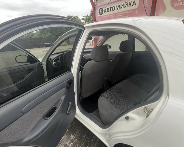 Білий ЗАЗ Sens, об'ємом двигуна 1.3 л та пробігом 125 тис. км за 2600 $, фото 6 на Automoto.ua