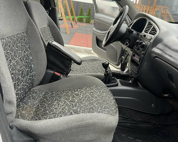 Білий ЗАЗ Sens, об'ємом двигуна 1.3 л та пробігом 243 тис. км за 1250 $, фото 21 на Automoto.ua