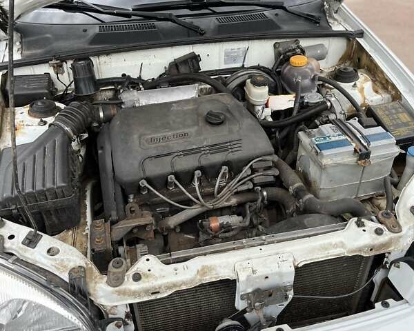 Білий ЗАЗ Sens, об'ємом двигуна 1.3 л та пробігом 180 тис. км за 2650 $, фото 9 на Automoto.ua