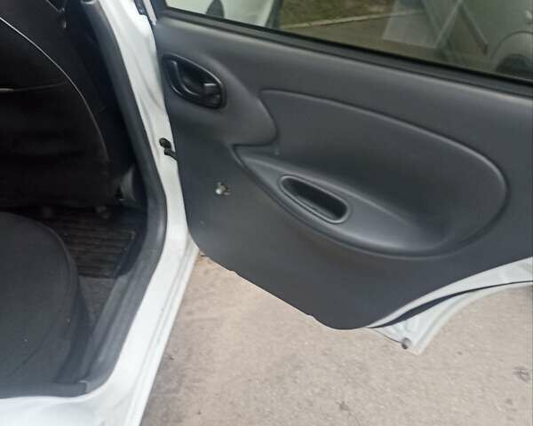 Белый ЗАЗ Сенс, объемом двигателя 1.3 л и пробегом 100 тыс. км за 3000 $, фото 7 на Automoto.ua