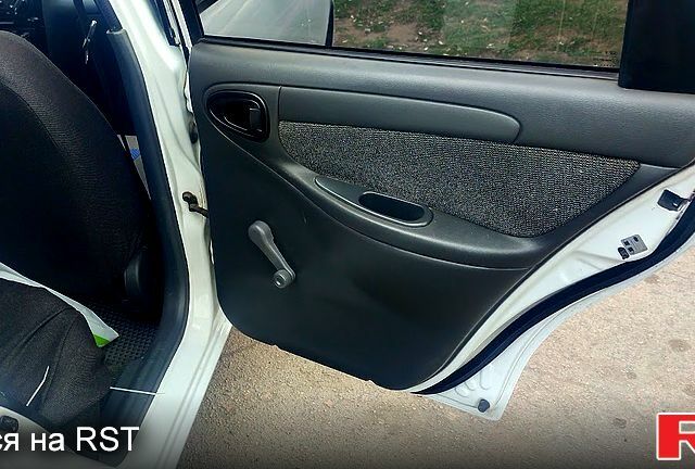 Белый ЗАЗ Сенс, объемом двигателя 1.3 л и пробегом 211 тыс. км за 2800 $, фото 2 на Automoto.ua