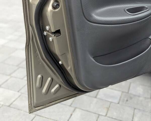 Бежевый ЗАЗ Сенс, объемом двигателя 1.3 л и пробегом 200 тыс. км за 2200 $, фото 9 на Automoto.ua