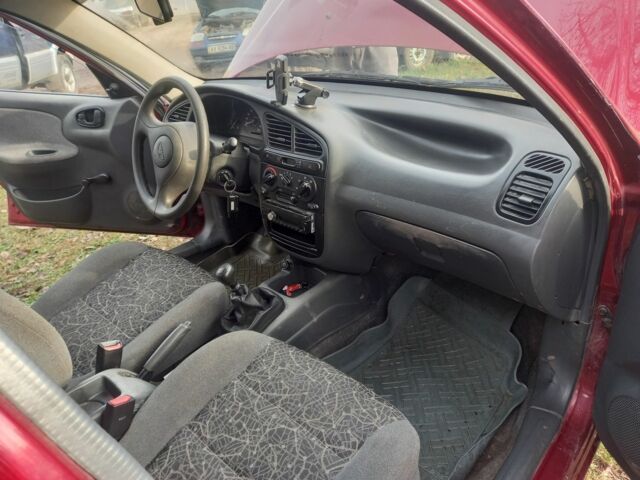 Красный ЗАЗ Сенс, объемом двигателя 1.3 л и пробегом 100 тыс. км за 2206 $, фото 6 на Automoto.ua