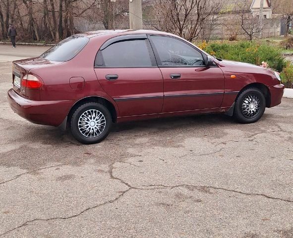 Красный ЗАЗ Сенс, объемом двигателя 1.3 л и пробегом 88 тыс. км за 2200 $, фото 1 на Automoto.ua