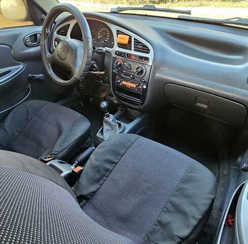 Червоний ЗАЗ Sens, об'ємом двигуна 1.3 л та пробігом 150 тис. км за 1850 $, фото 5 на Automoto.ua