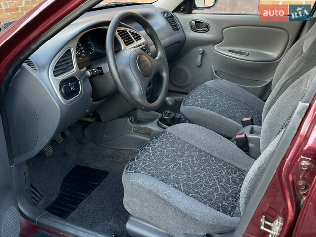 Червоний ЗАЗ Sens, об'ємом двигуна 1.3 л та пробігом 30 тис. км за 3450 $, фото 9 на Automoto.ua