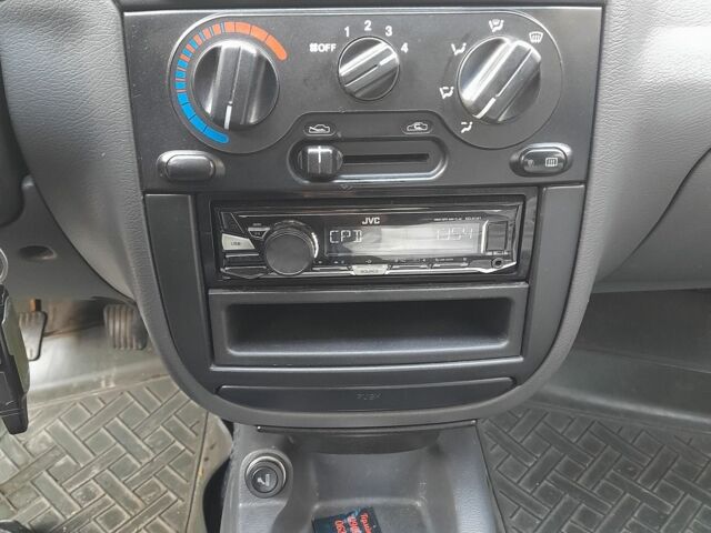 Красный ЗАЗ Сенс, объемом двигателя 1.3 л и пробегом 152 тыс. км за 2400 $, фото 16 на Automoto.ua