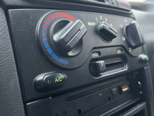 Червоний ЗАЗ Sens, об'ємом двигуна 1.3 л та пробігом 70 тис. км за 2799 $, фото 17 на Automoto.ua