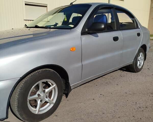 Сірий ЗАЗ Sens, об'ємом двигуна 1.39 л та пробігом 89 тис. км за 2000 $, фото 3 на Automoto.ua
