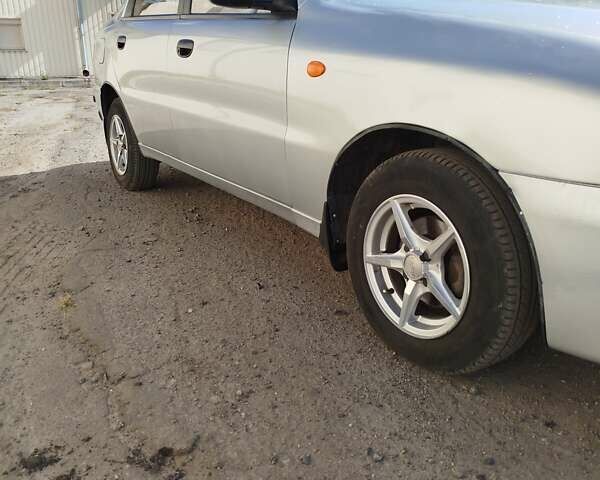 Сірий ЗАЗ Sens, об'ємом двигуна 1.39 л та пробігом 89 тис. км за 2000 $, фото 2 на Automoto.ua