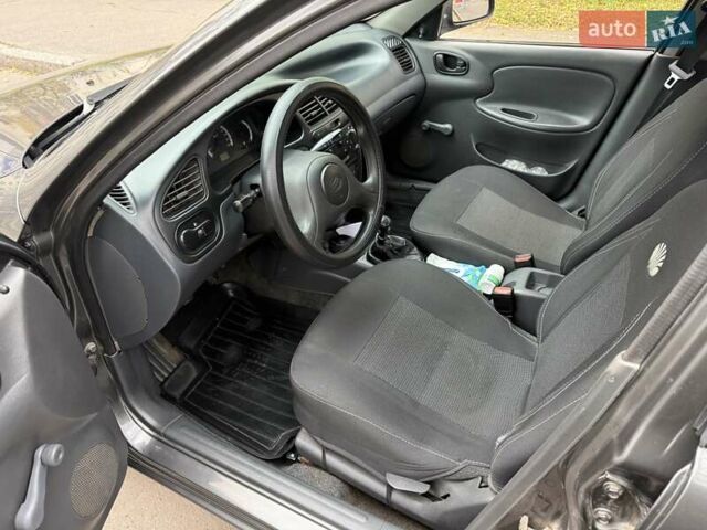 Сірий ЗАЗ Sens, об'ємом двигуна 1.3 л та пробігом 300 тис. км за 1900 $, фото 6 на Automoto.ua