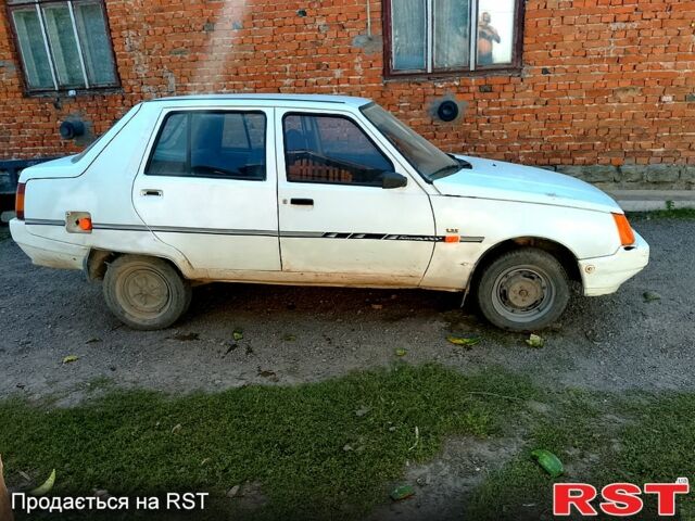Белый ЗАЗ Славута, объемом двигателя 1.2 л и пробегом 180 тыс. км за 600 $, фото 4 на Automoto.ua