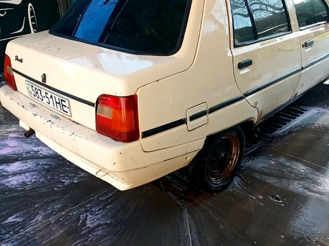 Белый ЗАЗ Славута, объемом двигателя 1.3 л и пробегом 179 тыс. км за 350 $, фото 2 на Automoto.ua