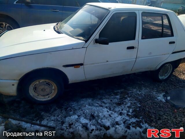 Белый ЗАЗ Славута, объемом двигателя 1.2 л и пробегом 120 тыс. км за 750 $, фото 4 на Automoto.ua