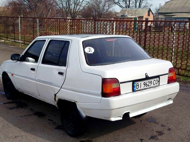 Белый ЗАЗ Славута, объемом двигателя 1.2 л и пробегом 221 тыс. км за 710 $, фото 2 на Automoto.ua