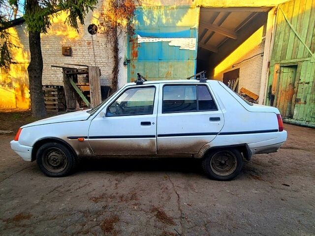 Белый ЗАЗ Славута, объемом двигателя 1.2 л и пробегом 0 тыс. км за 750 $, фото 4 на Automoto.ua