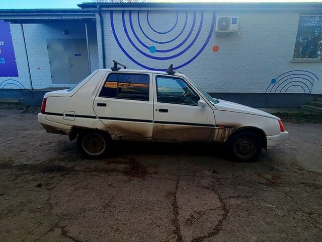 Белый ЗАЗ Славута, объемом двигателя 1.2 л и пробегом 0 тыс. км за 750 $, фото 5 на Automoto.ua