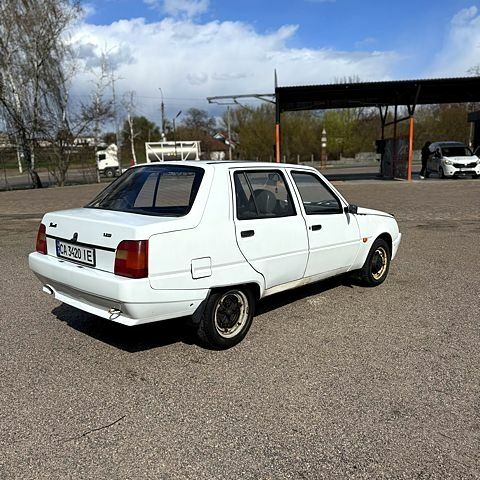 Белый ЗАЗ Славута, объемом двигателя 1.2 л и пробегом 200 тыс. км за 850 $, фото 1 на Automoto.ua