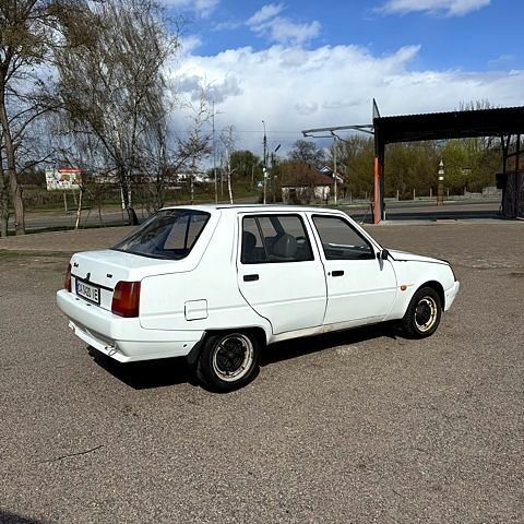 Белый ЗАЗ Славута, объемом двигателя 1.2 л и пробегом 200 тыс. км за 850 $, фото 2 на Automoto.ua