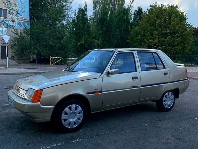 Бежевий ЗАЗ Славута, об'ємом двигуна 1.2 л та пробігом 90 тис. км за 1600 $, фото 4 на Automoto.ua