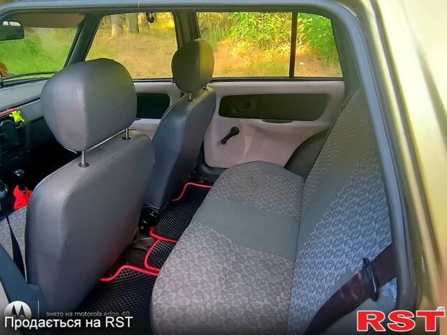 Бежевий ЗАЗ Славута, об'ємом двигуна 1.3 л та пробігом 174 тис. км за 1100 $, фото 5 на Automoto.ua