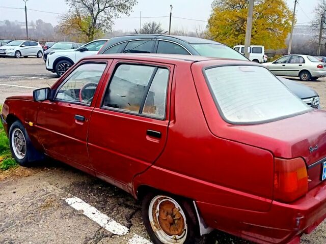 Красный ЗАЗ Славута, объемом двигателя 1.2 л и пробегом 110 тыс. км за 590 $, фото 2 на Automoto.ua