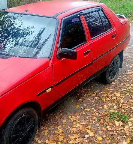 ЗАЗ Славута 2003 в Золотоноше на Automoto.ua Красный ЗАЗ Славута, объемом двигателя 1.2 л и пробегом 255 тыс. км за 600 $, фото 4 на Automoto.ua