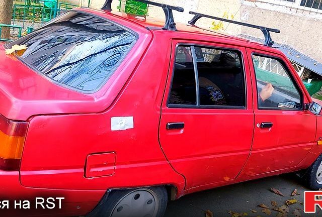 Красный ЗАЗ Славута, объемом двигателя 1.2 л и пробегом 180 тыс. км за 1200 $, фото 1 на Automoto.ua