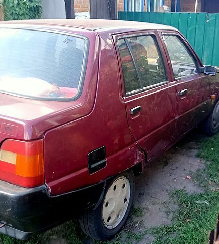 Красный ЗАЗ Славута, объемом двигателя 1.2 л и пробегом 0 тыс. км за 550 $, фото 4 на Automoto.ua