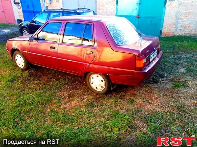 Красный ЗАЗ Славута, объемом двигателя 1.2 л и пробегом 76 тыс. км за 1050 $, фото 6 на Automoto.ua