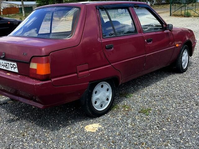 Красный ЗАЗ Славута, объемом двигателя 1.2 л и пробегом 96 тыс. км за 1050 $, фото 2 на Automoto.ua