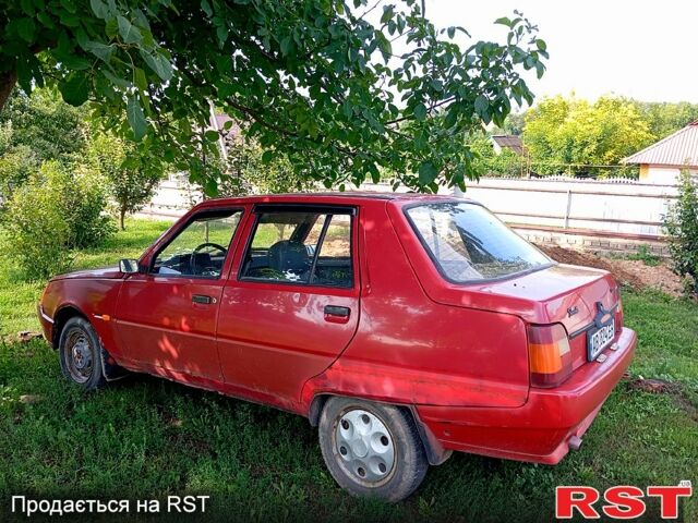 Красный ЗАЗ Славута, объемом двигателя 1.2 л и пробегом 150 тыс. км за 240 $, фото 2 на Automoto.ua