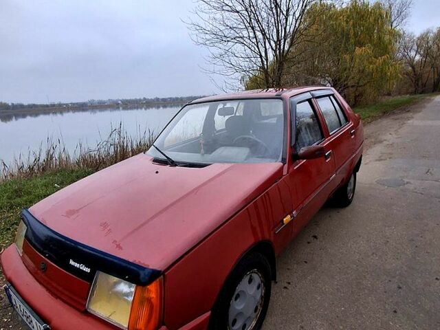 Красный ЗАЗ Славута, объемом двигателя 1.2 л и пробегом 65 тыс. км за 1050 $, фото 3 на Automoto.ua