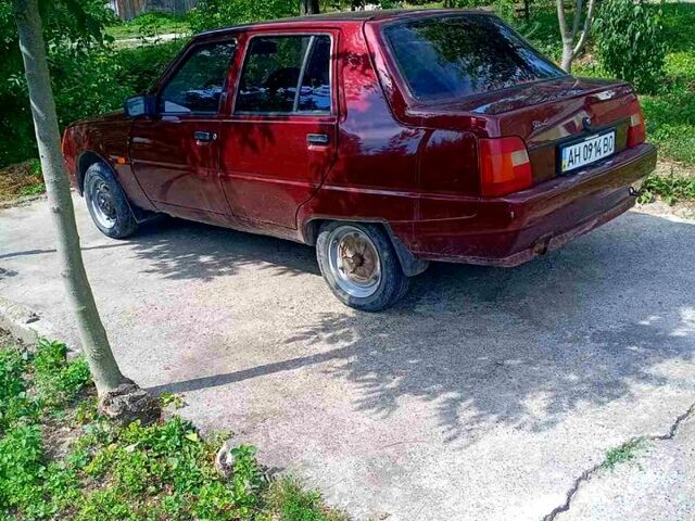 Красный ЗАЗ Славута, объемом двигателя 1.2 л и пробегом 150 тыс. км за 1000 $, фото 1 на Automoto.ua