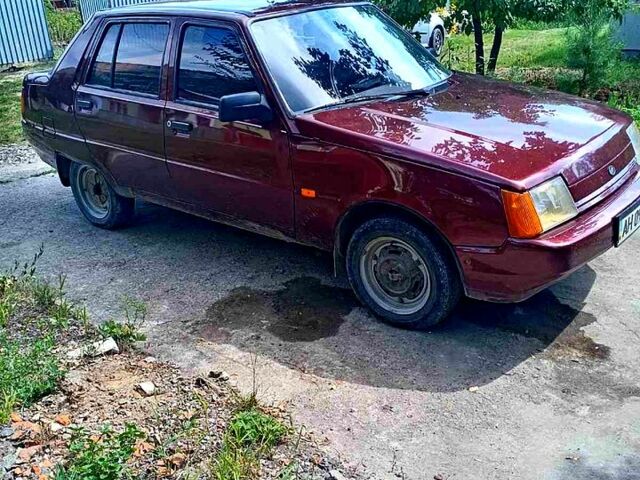 Красный ЗАЗ Славута, объемом двигателя 1.2 л и пробегом 150 тыс. км за 1000 $, фото 2 на Automoto.ua