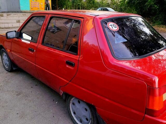 Красный ЗАЗ Славута, объемом двигателя 1.2 л и пробегом 104 тыс. км за 1000 $, фото 2 на Automoto.ua