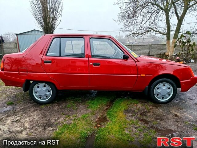 Красный ЗАЗ Славута, объемом двигателя 1.2 л и пробегом 38 тыс. км за 2250 $, фото 2 на Automoto.ua