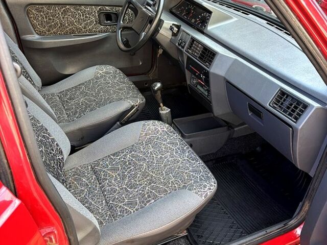 Красный ЗАЗ Славута, объемом двигателя 1.2 л и пробегом 31 тыс. км за 1500 $, фото 4 на Automoto.ua